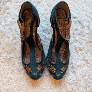 Rare Vintage Miss L Fire Floral Embroidered T-Strap Heels in Green